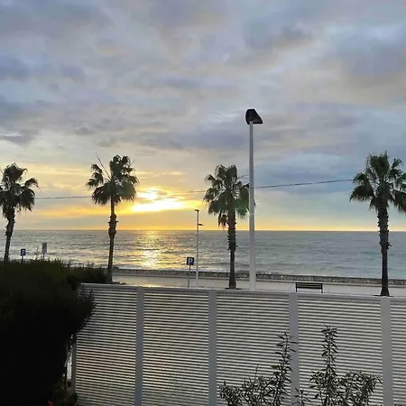 En Primera Linea De Mar Con Piscina Privada