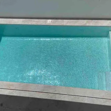 Villa En Primera Linea De Mar Con Piscina Privada